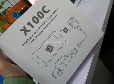 Illustration for Xtool X100C Program Ford Edge 2015 Key via iPhone