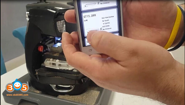 2m2-magic-tank-key-cutting-machine-cut-fiat-gt15-2