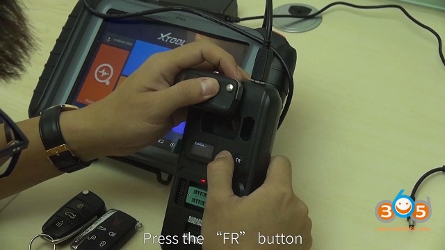 Want To Read Car Key's Remote Frequency, Transponder ID And Chip Type Accurately And Easily Just Use KC501 & X100PAD Elite(5)