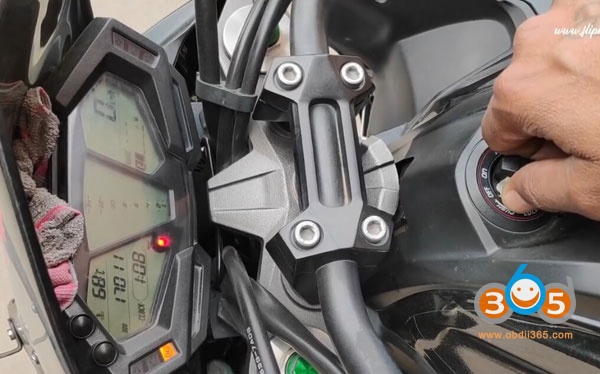 
			How to clone Kawasaki Z800 Motorbike 4D6A key with Keydiy KD-X2?		