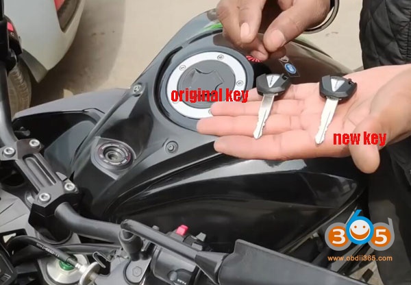 
			How to clone Kawasaki Z800 Motorbike 4D6A key with Keydiy KD-X2?		