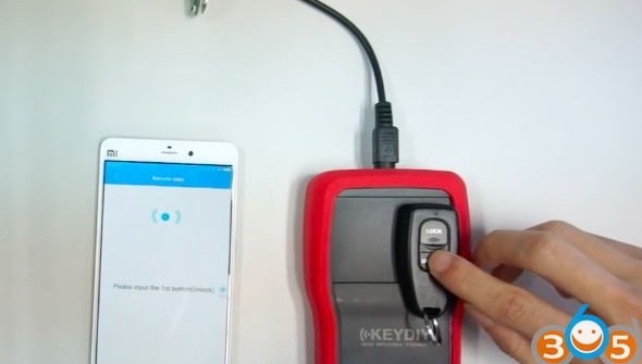 
			How to copy a HCS rolling code remote using Keydiy KD900+		