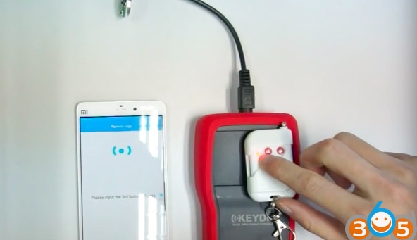 
			How to copy a HCS rolling code remote using Keydiy KD900+		