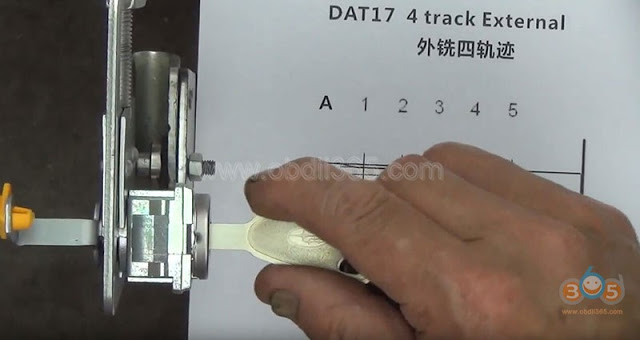 
			How to use Lishi DAT17 Subaru Auto Pick and Decoder 2-in-1?		