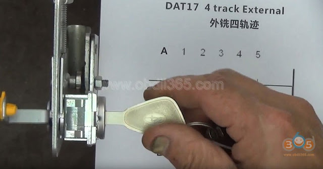 
			How to use Lishi DAT17 Subaru Auto Pick and Decoder 2-in-1?		