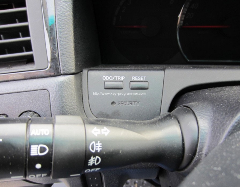 
			Program Toyota Crown 2012 key with OBDSTAR X100 Pro		