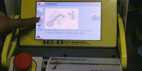 
			SEC-E9 Key Cutting Machine Cut Toyota Camry Key via Key Code		