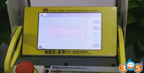 
			SEC-E9 Key Cutting Machine Cut Toyota Camry Key via Key Code		