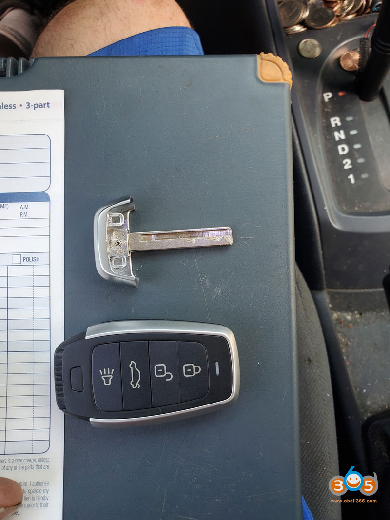 Put A Key Blank To Autel Universal Remote 2