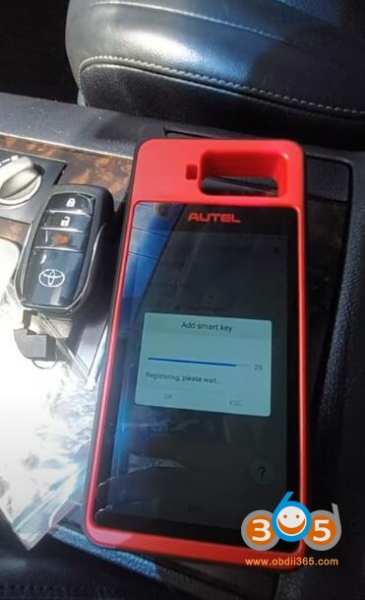 
			Autel KM100 Program Land Cruiser 4D All Smart Keys Lost via OBD		