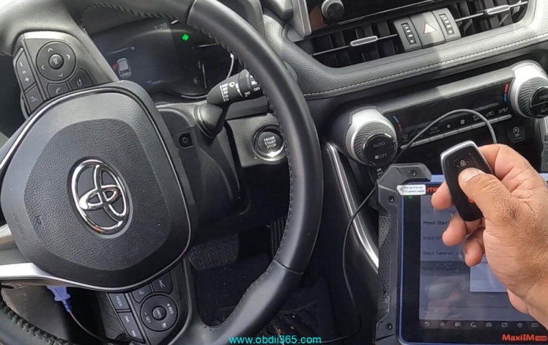 Autel IM608 Program Toyota RAV4 2023 All Keys Lost with APB112