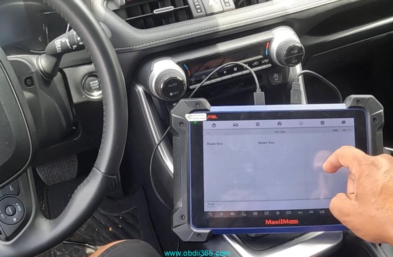 Autel IM608 Program Toyota RAV4 2023 All Keys Lost with APB112