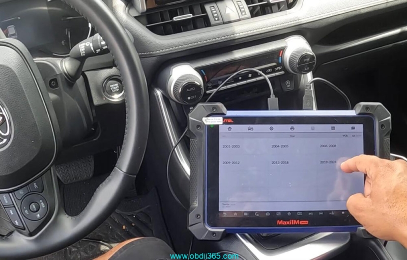 Autel IM608 Program Toyota RAV4 2023 All Keys Lost with APB112