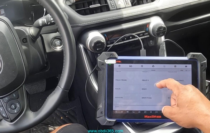 Autel IM608 Program Toyota RAV4 2023 All Keys Lost with APB112