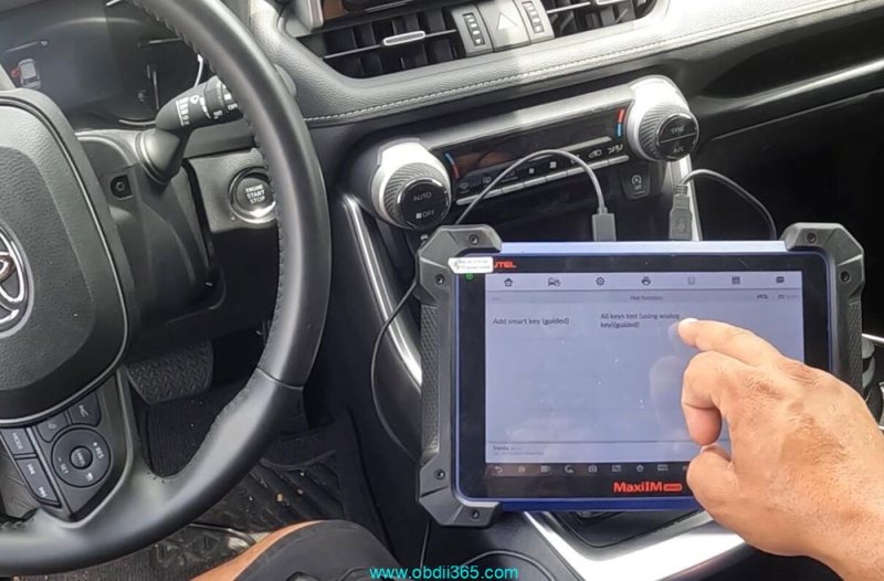 Autel IM608 Program Toyota RAV4 2023 All Keys Lost with APB112