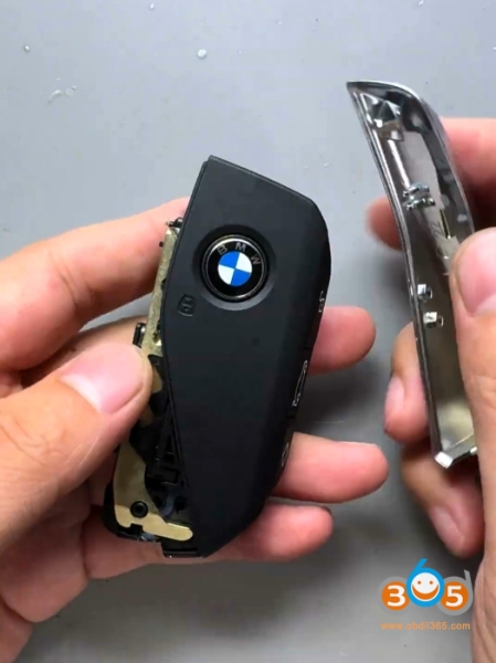 How to Disassemble BMW U Chassis BDC3 Smart Key?