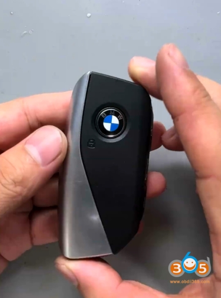 How to Disassemble BMW U Chassis BDC3 Smart Key?