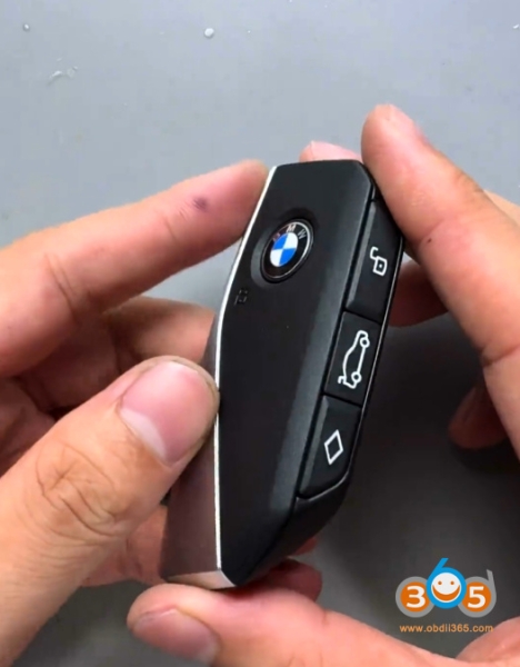 How to Disassemble BMW U Chassis BDC3 Smart Key?