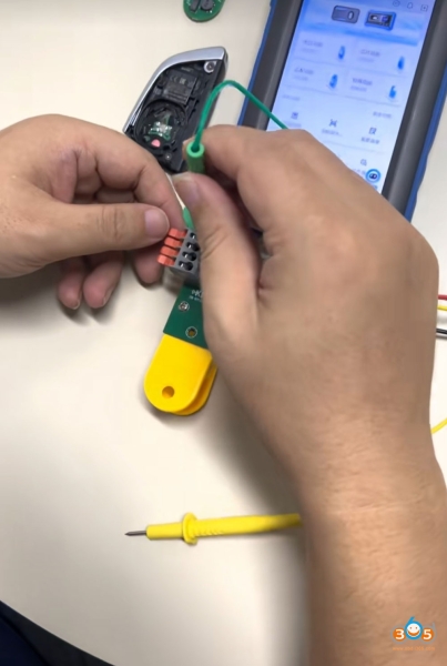 Keydiy KD-MAX Copy BMW BDC3 Key via Clip Adapter