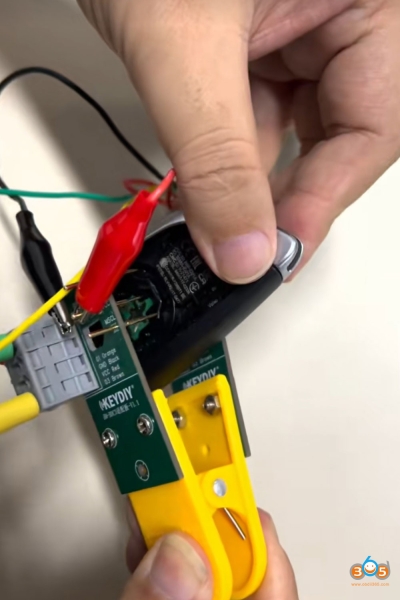 Keydiy KD-MAX Copy BMW BDC3 Key via Clip Adapter