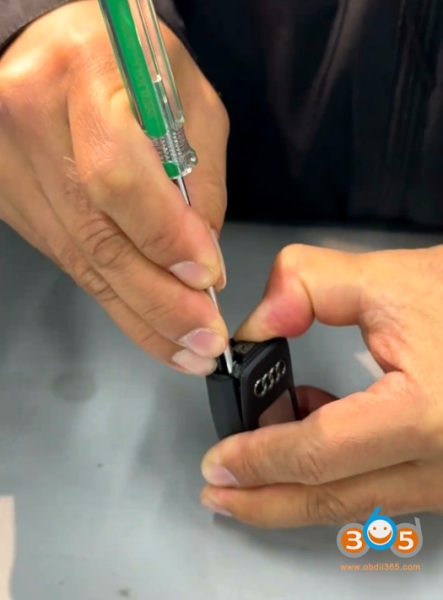Audi A3 MQB49 5D Key Disassembly Guide