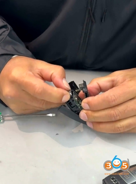 Audi A3 MQB49 5D Key Disassembly Guide
