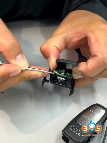 Audi A3 MQB49 5D Key Disassembly Guide