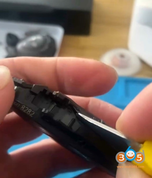 How to Disassemble Buick GL8/ Envision Shark fin Style Smart Key Shell?