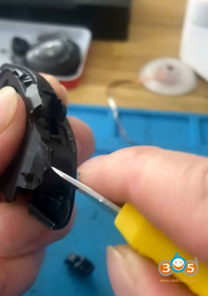 How to Disassemble Buick GL8/ Envision Shark fin Style Smart Key Shell?
