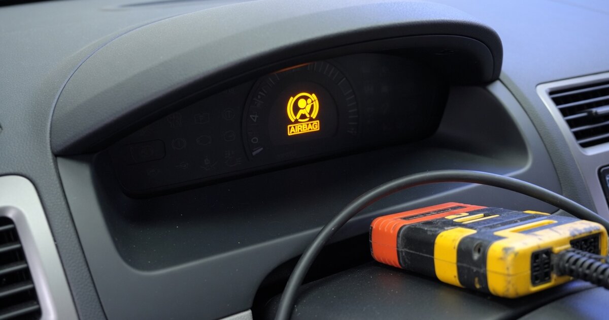 2005 Cadillac CTS Service Airbag Light: What Triggers It